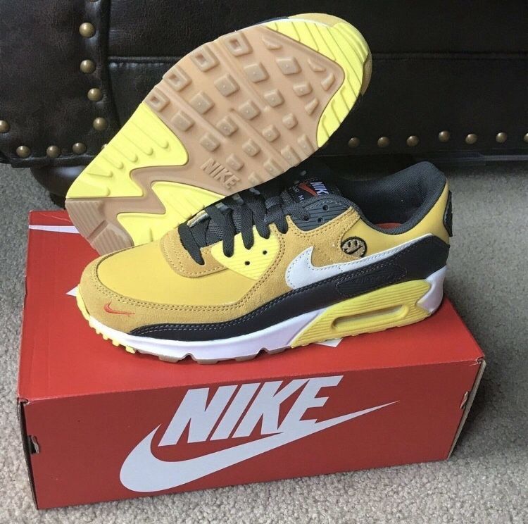 Nike Men Air Max 90 SE 'Go The Extra Smile' Pollen/White DO5848-700 Size 9.5 NEW.