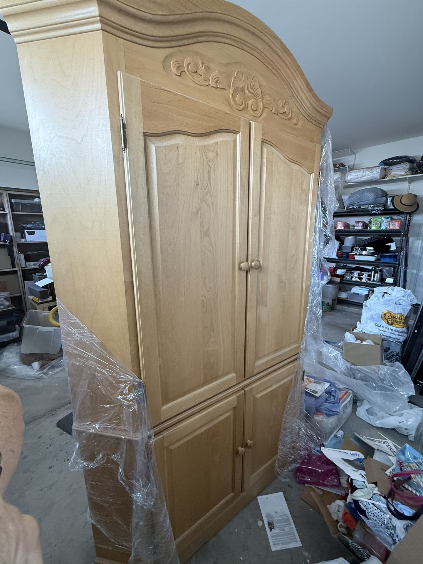 Corner Pine armoire