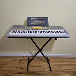 Piano- Keyboard Casio Wk- 200