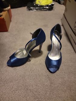 Womans Blue Heels With Rinestone 8.5 