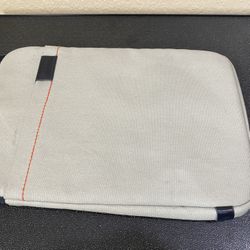 Incase Sleeve for MacBook Air 11 Inch
