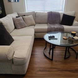 Clean, Comfy Sectional!
