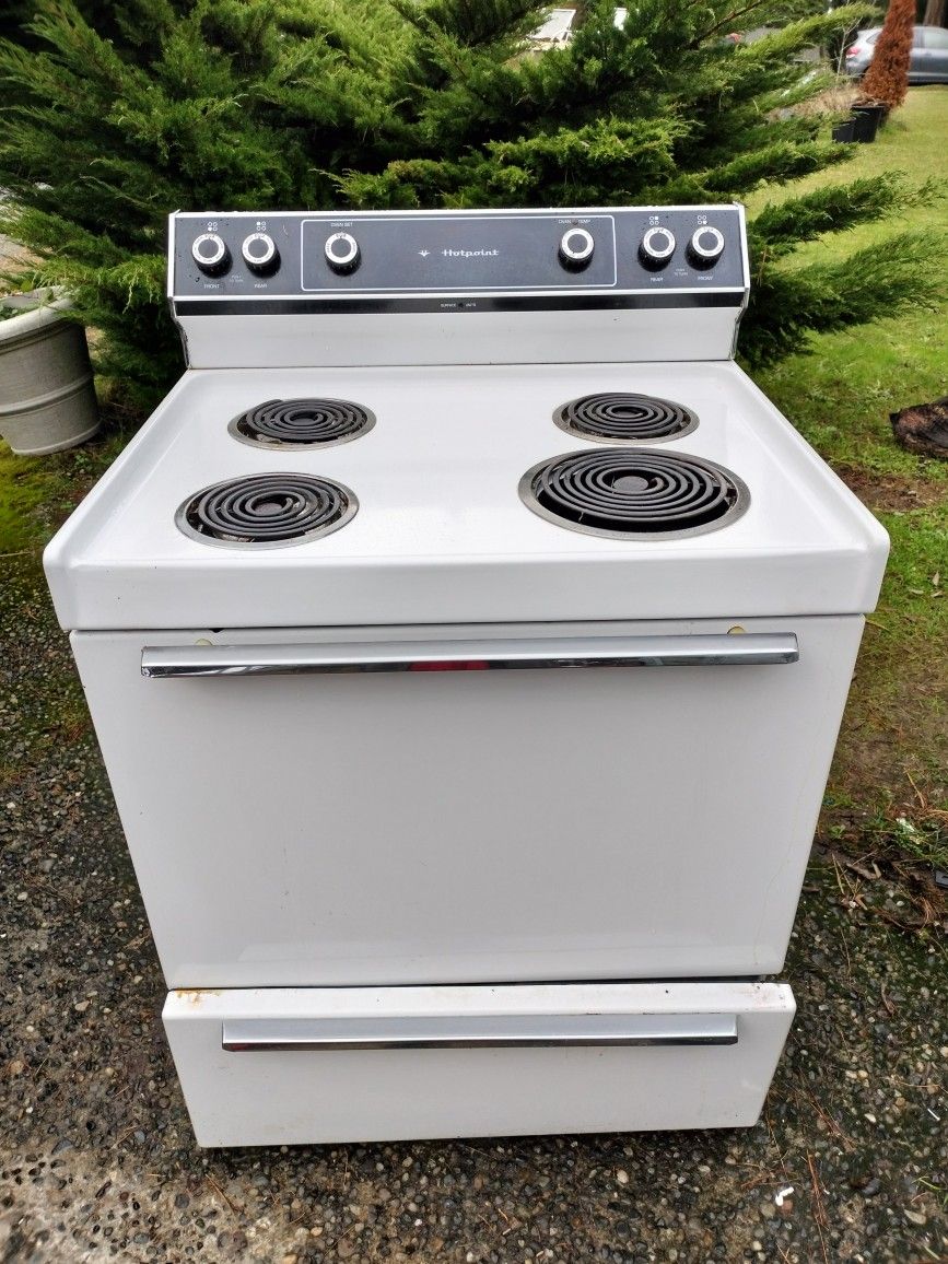 Hotpoint Electric Range ( Stove/Oven) - Can Deliver 