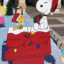 Snoopy Christmas House And Nativity Outdoor Decor 