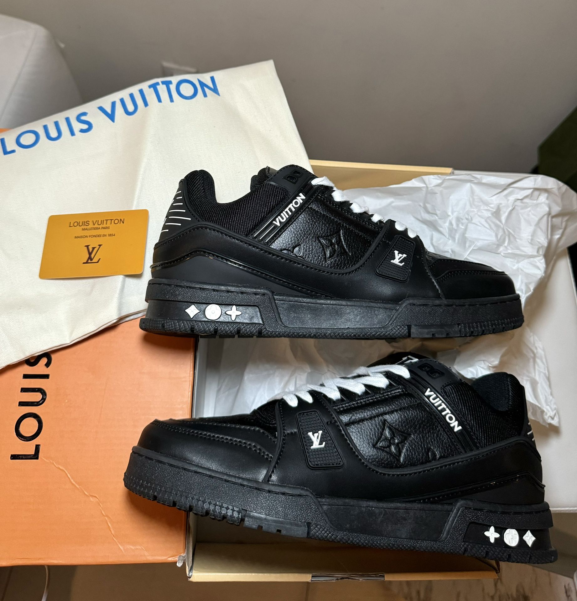 LV TRAINERS NEW DESIGNER SHOES SNEAKERS MEN STYLE• SIZE 43 and 41  EUROPE -USA  9.5 and 8 ⭐️⭐️⭐️⭐️⭐️