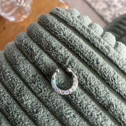 Nose ring.. ( clip on)