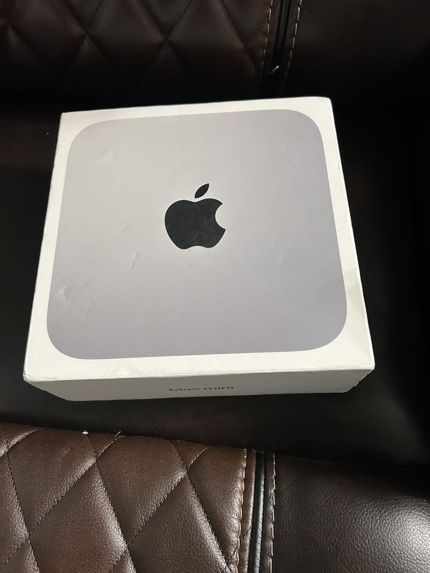 Mac Mini M1 8gb Ram / 512gb SSD New With Hub And A 24 Inch Cinema Display