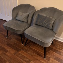 Living Room Chairs 