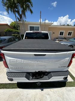 Truck bed cover