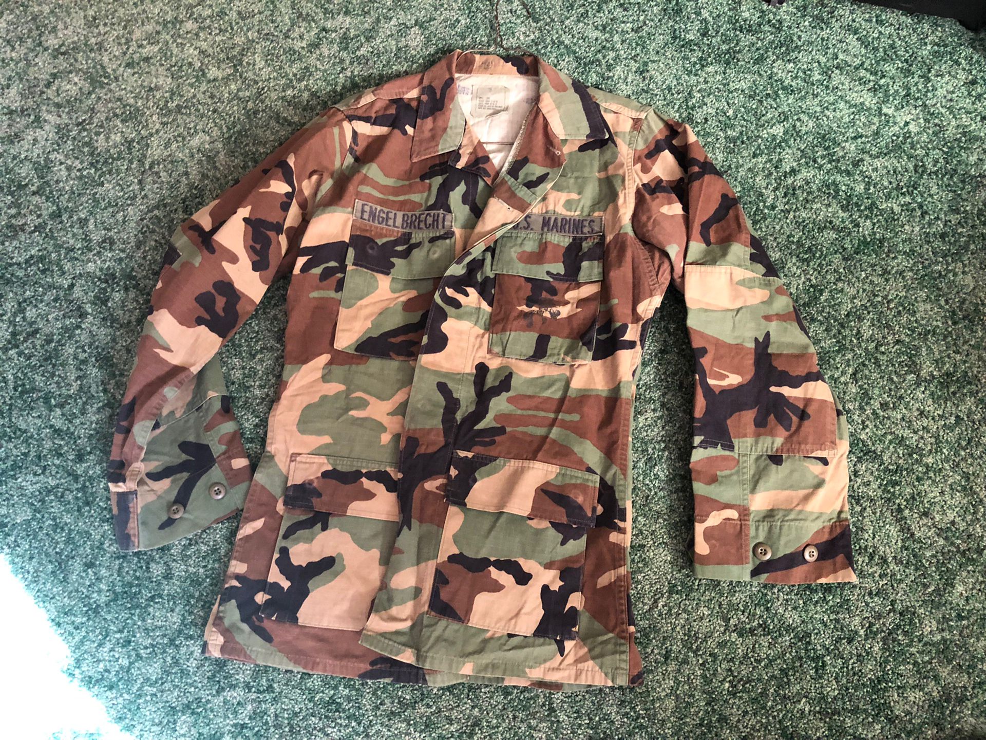 Different size camo clothes Mostly medium