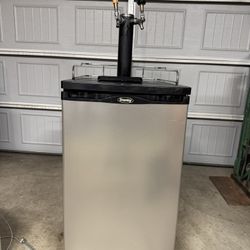 20" Danby 5.2 Cu. Ft. Dual Tap Kegerator - DKC052BSL2DB