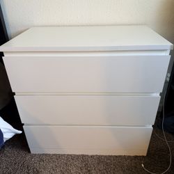 2 White Malm 3 Drawer Dressers/ 2 Comodas de 3 Cajones