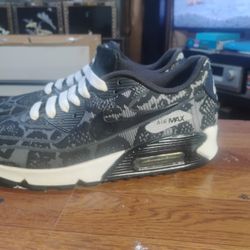 Girls Nike Air Max Size 6 $30