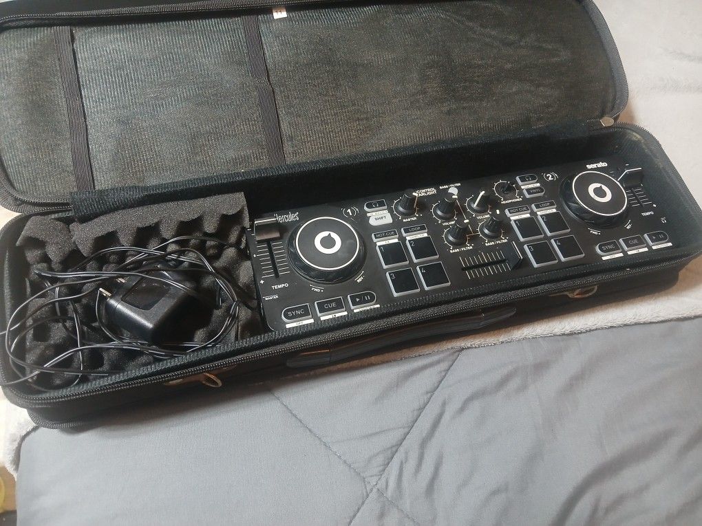 Hercules Starlight DJ Comtroller