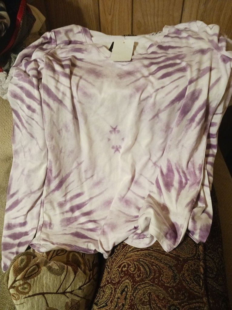 Women's Shirt Size Medium
