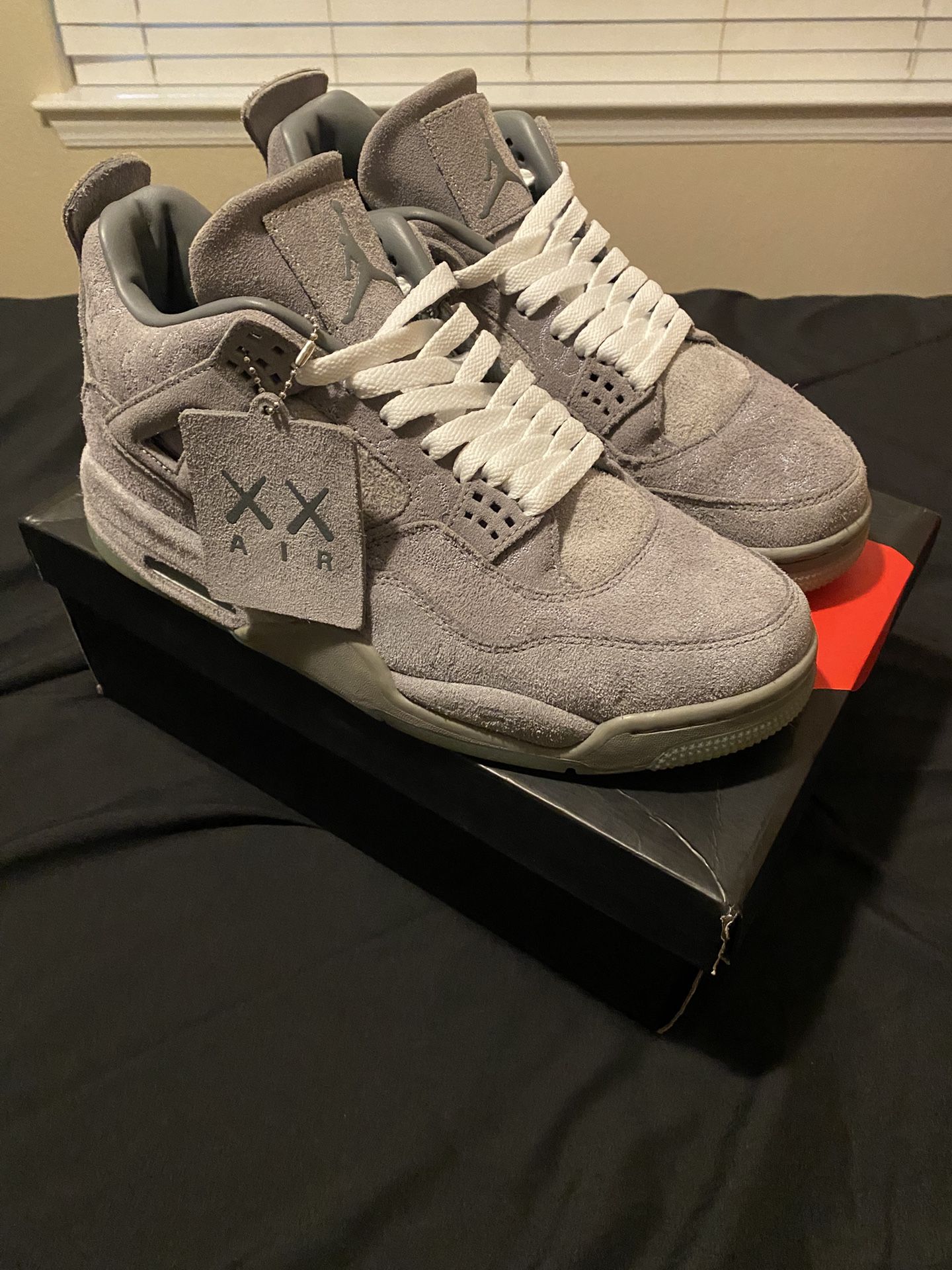 Jordan 4 Kaws
