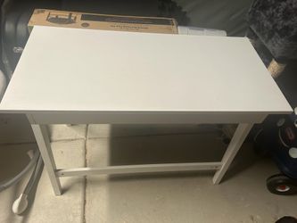 Computer desk