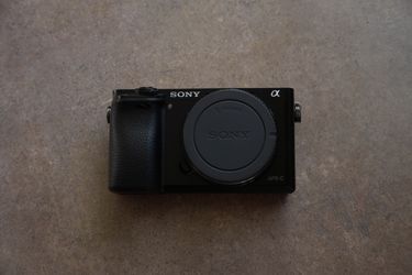 Sony A6000 + Lens + Batteries