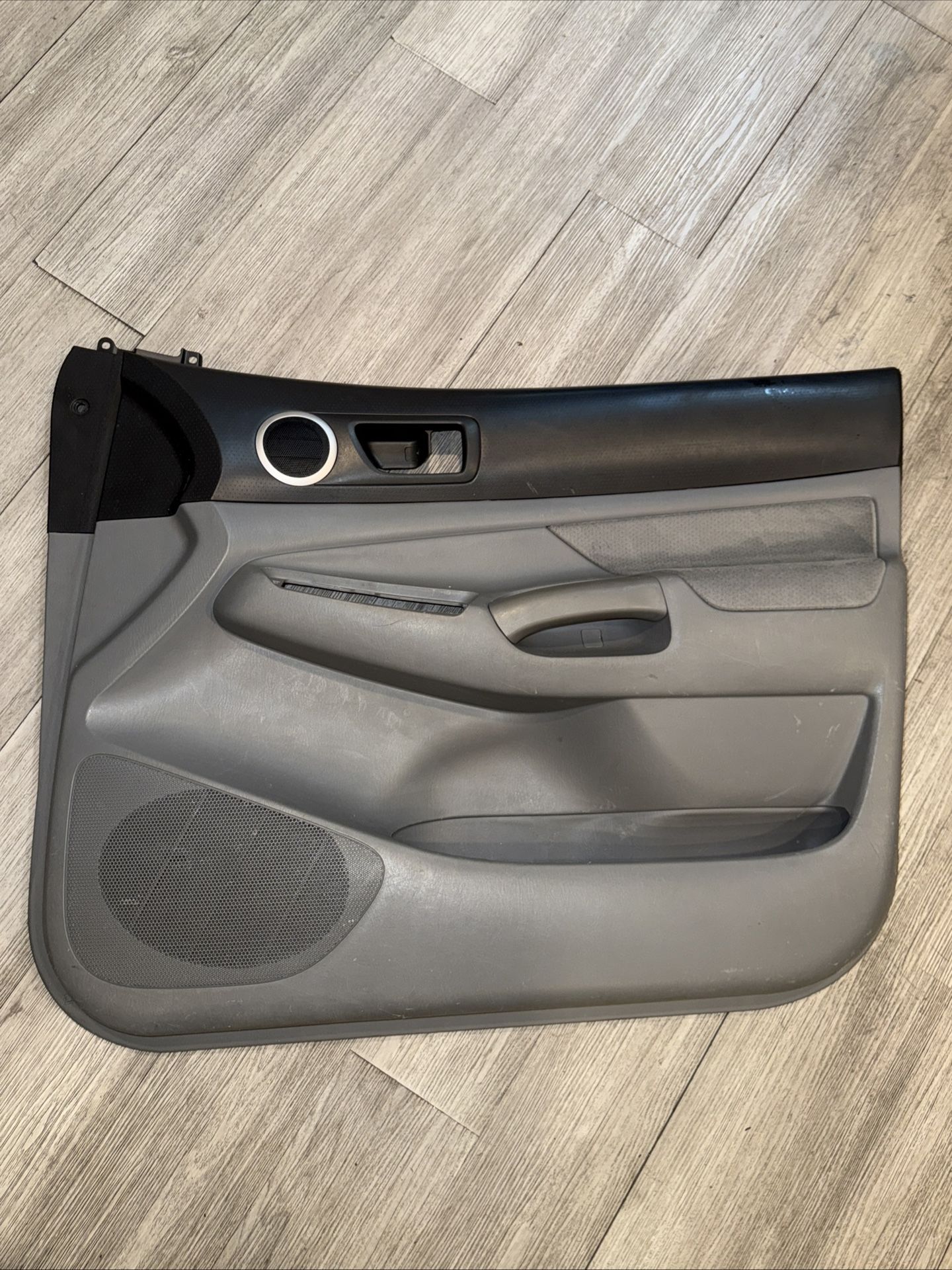 05-08 TACOMA PASSENGER/RIGHT FRONT DOOR TRIM PANEL GRAY CREW CAB