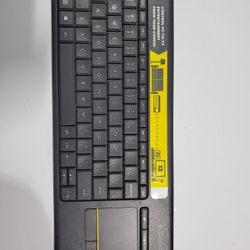 Logitech K400 2.4GHZ Keyboard + Touchpad, Works on TV, Like New 