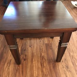 2 Mesas De Madera Pequeñas