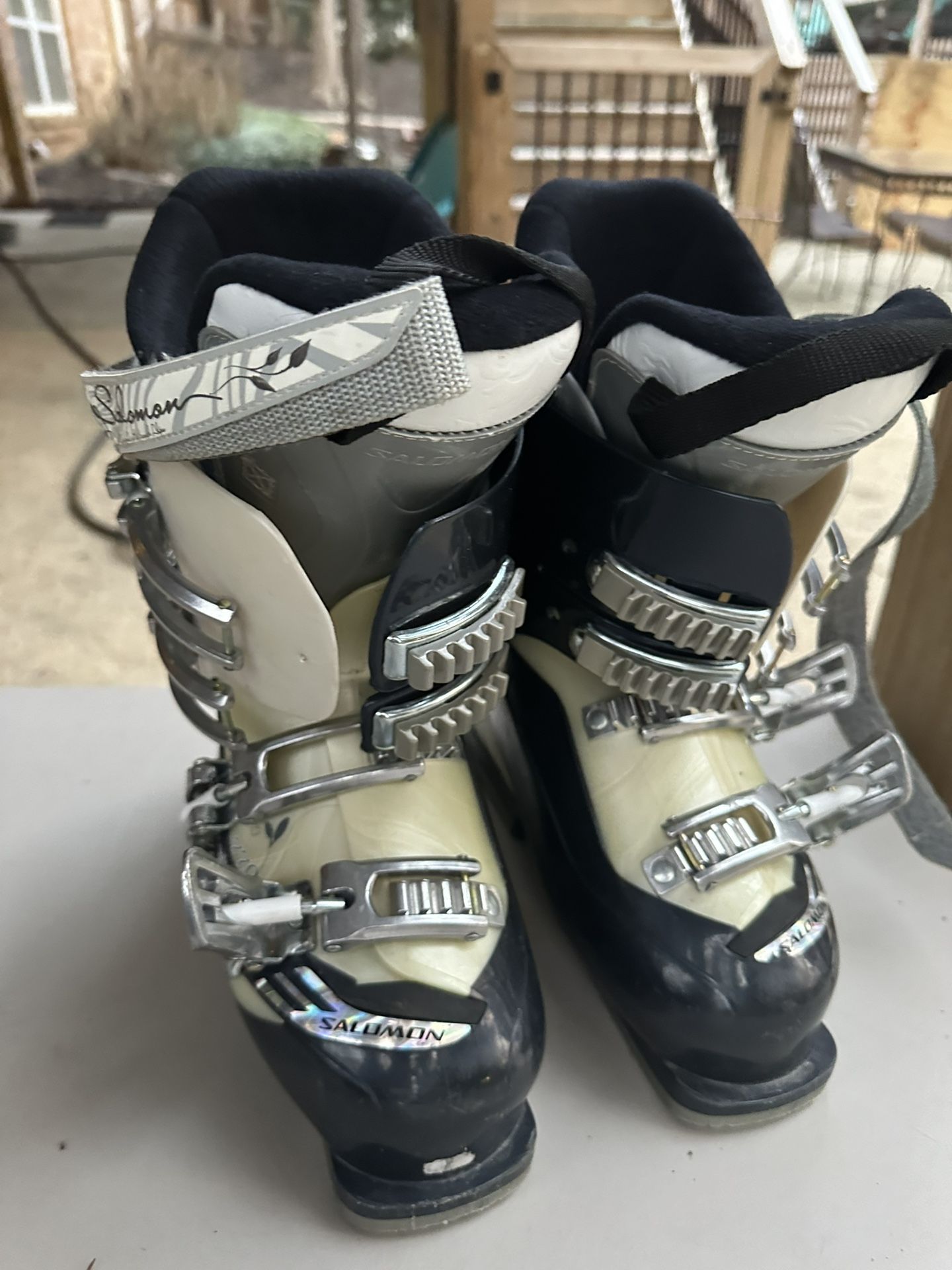 Salomon Ski Boots Women’s sz 7 $40