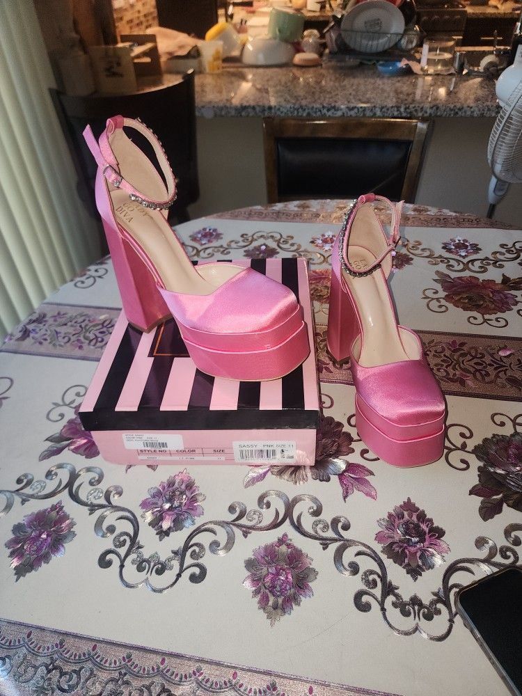 NEVER USED - Lite Pink Women's Size 11 Chunky Platform Heels