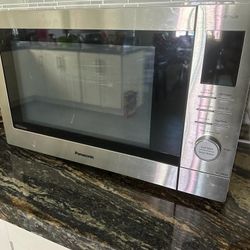 Panos Panasonic - 1.2 Cu. Ft. 1000 Watt HomeCHEF CD87KS 4-in-1 Multioven Microwave