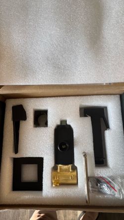 Single handle faucet