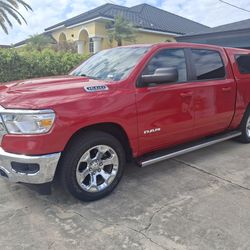 Ram 1500 Eco-Diesel/ Like New