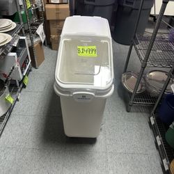 BRAND NEW 21 GALLON MOBILE INGREDIENT BIN