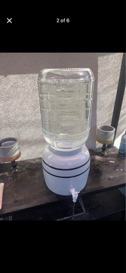 Vintage class water dispenser