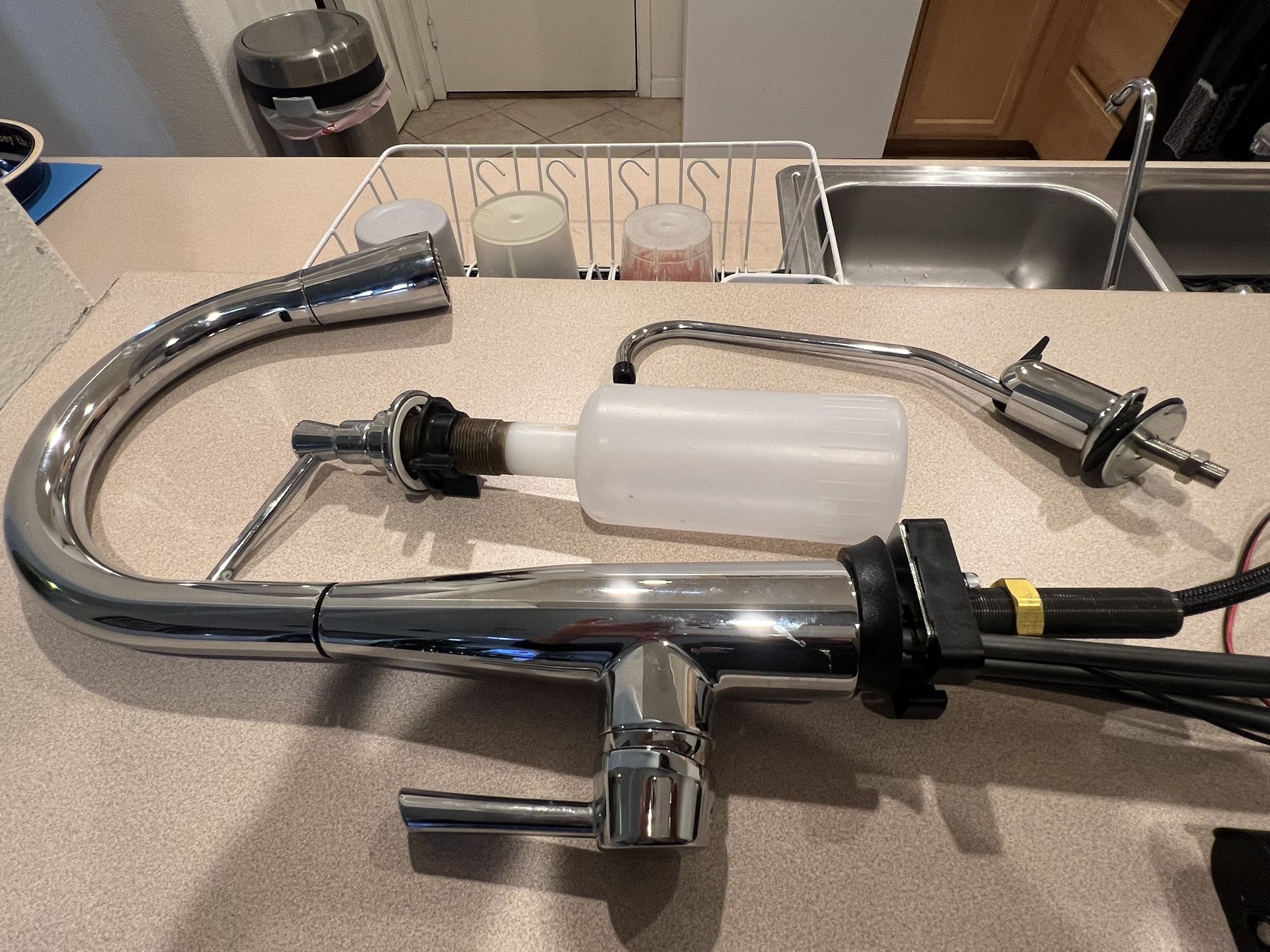 Delta Essa touchless Pull down Faucet