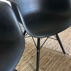Beautiful Contemporary Stylish Chairs - Like New!