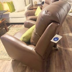 (1) Brand New Recliner Chair in Mocha Brown 🤤