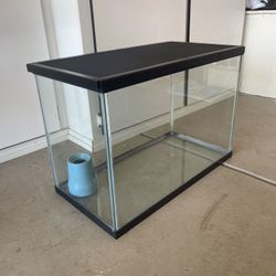 Tank With Lid And Water Holder
