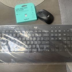 logitech MK540 advanced wireless keyboard & mouse