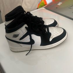 Jordan 1 Mid 
