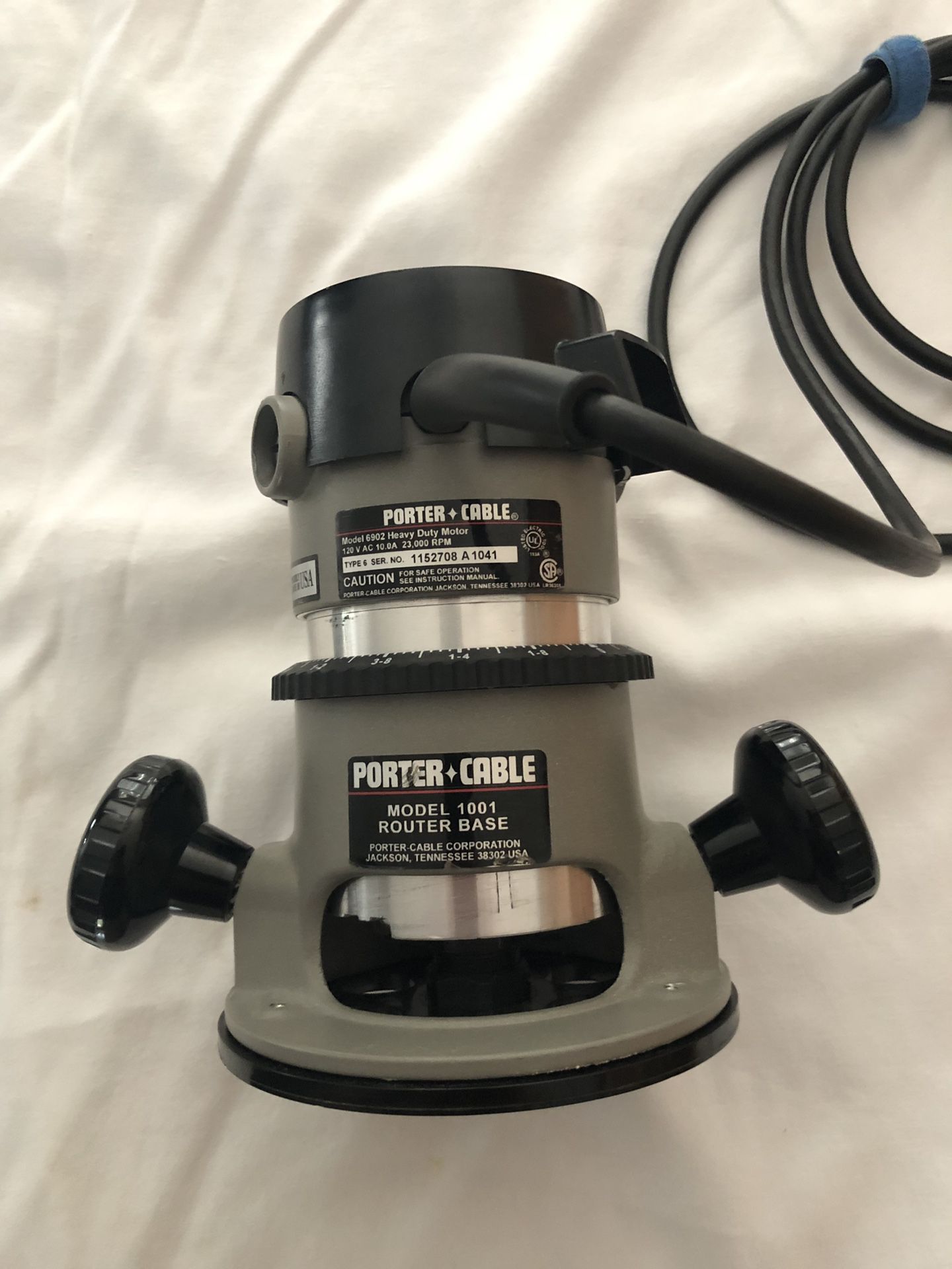 Porter Cable 690 Router with Plunge Base and Edge Guide