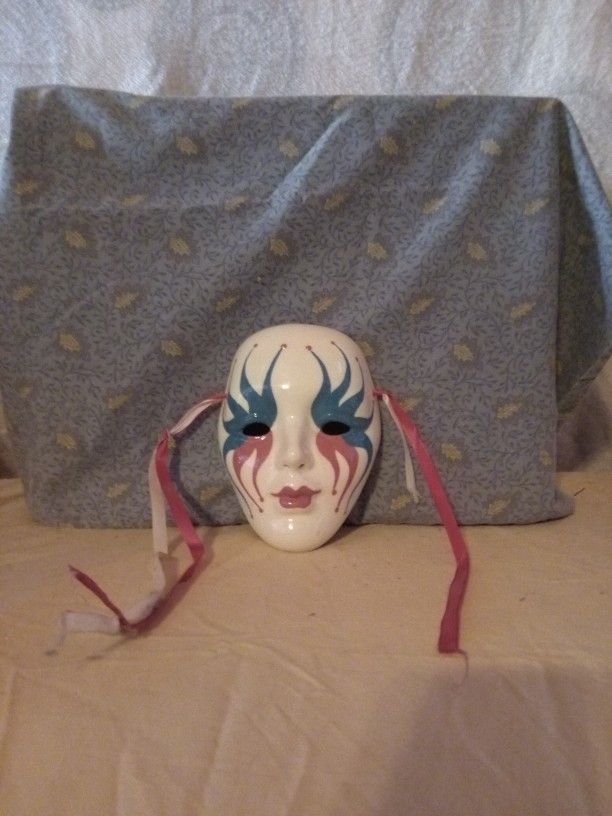 Porcelain Wall Hang Mask