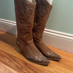 Women's Cowgirl Boots Size 7.5
