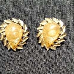 Vintage clip-on earrings  leaf design.