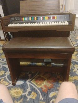 LOWERY GENIE ORIGIN WITH BENCH, MUSIC BOOKS AND SERVICE MANUAL