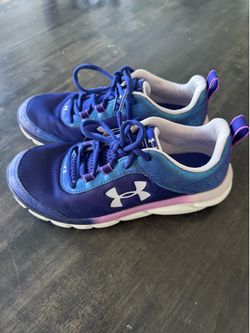 Under Armour Youth running shoes, size 5.5 - like new!