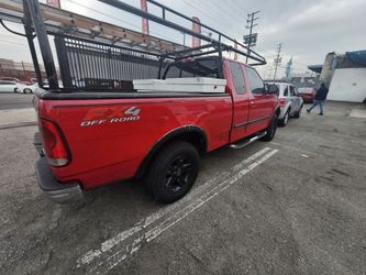 Año 2003 motor v8. 4x4