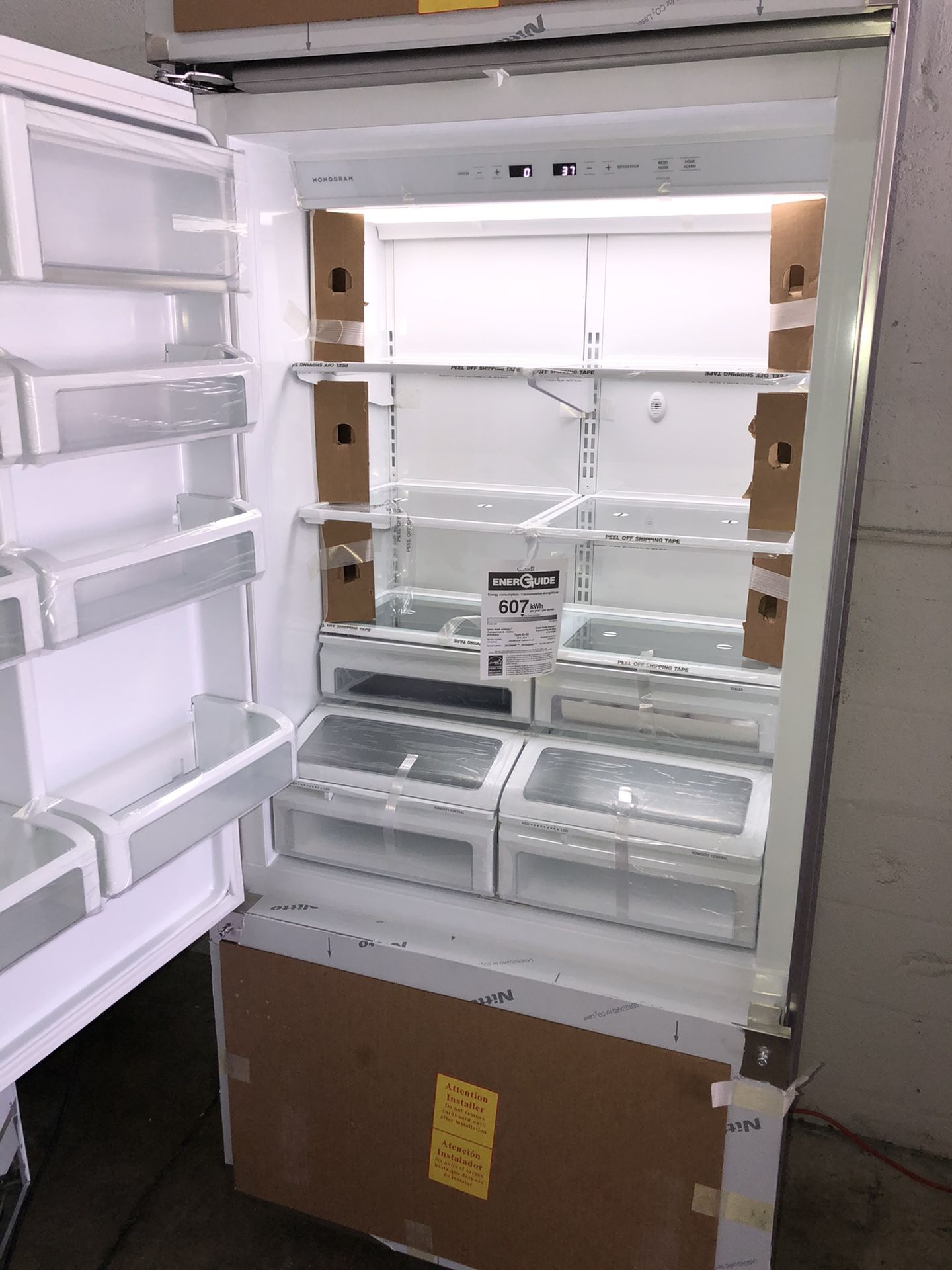 Monogram ZICS360NNLH 36" 21.3 cu.ft. Stainless Steel BuiltIn Bottom