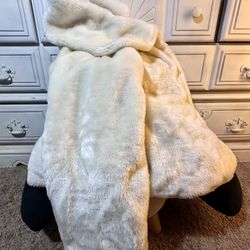 White Faux Fur Coat (Medium) w/Pockets