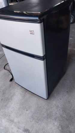 KENMORE MINI FRIDGE IN EXCELLENT WORKING CONDITION