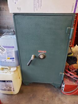 money safe Really Havy Still Works 