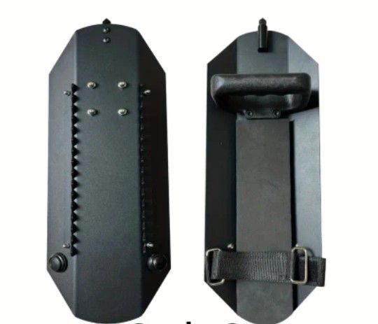 A Portable Handheld Arm Guard Designed for Outdoor Hunting, Providing Self-Protection During Hunts. Made from Durable, High-Strength Aluminum Alloy, I